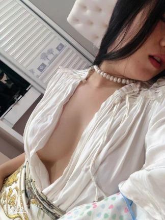 上海市00后一字马潮喷水非常多~~